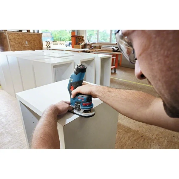 Аккумуляторный фрезер 12 В Bosch GKF 12V-8 06016B0002 — изображение 3