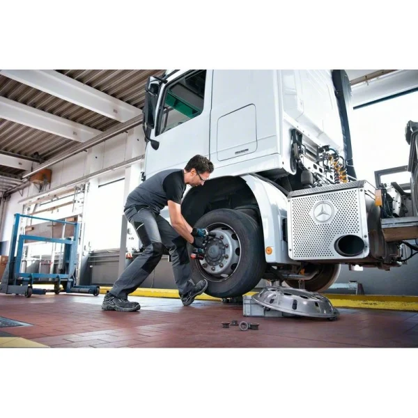 Аккумуляторный ударный гайковерт Bosch GDS 18V-1050 H 06019J8522 — изображение 10