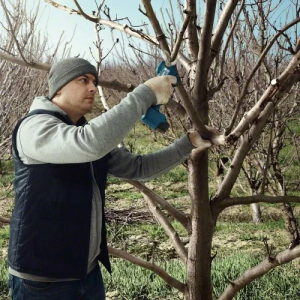 Аккумуляторный секатор Bosch Pro Pruner 06019K1021 — изображение 7
